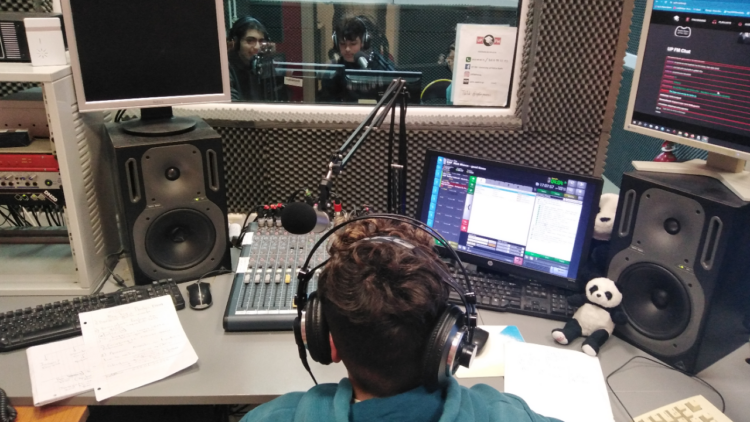 Εκπομπή   Schooltraxx 24/02/2024, UP FM 103.7 στον ραδιοφωνικό   σταθμό  του Πανεπιστημίου Πατρών